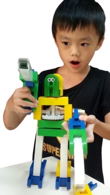 完成 SUPERMAN 機器人作品